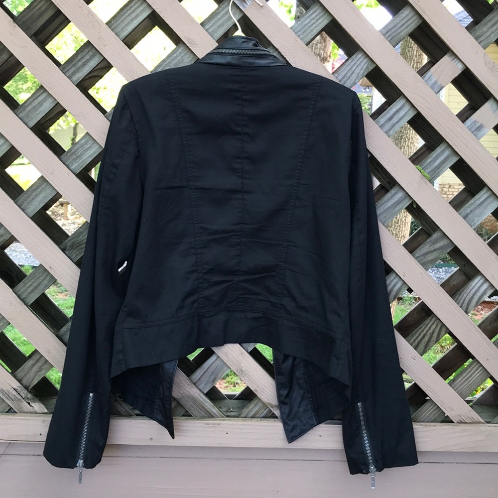 Stylish Lightweight Black Jacket - image 4
